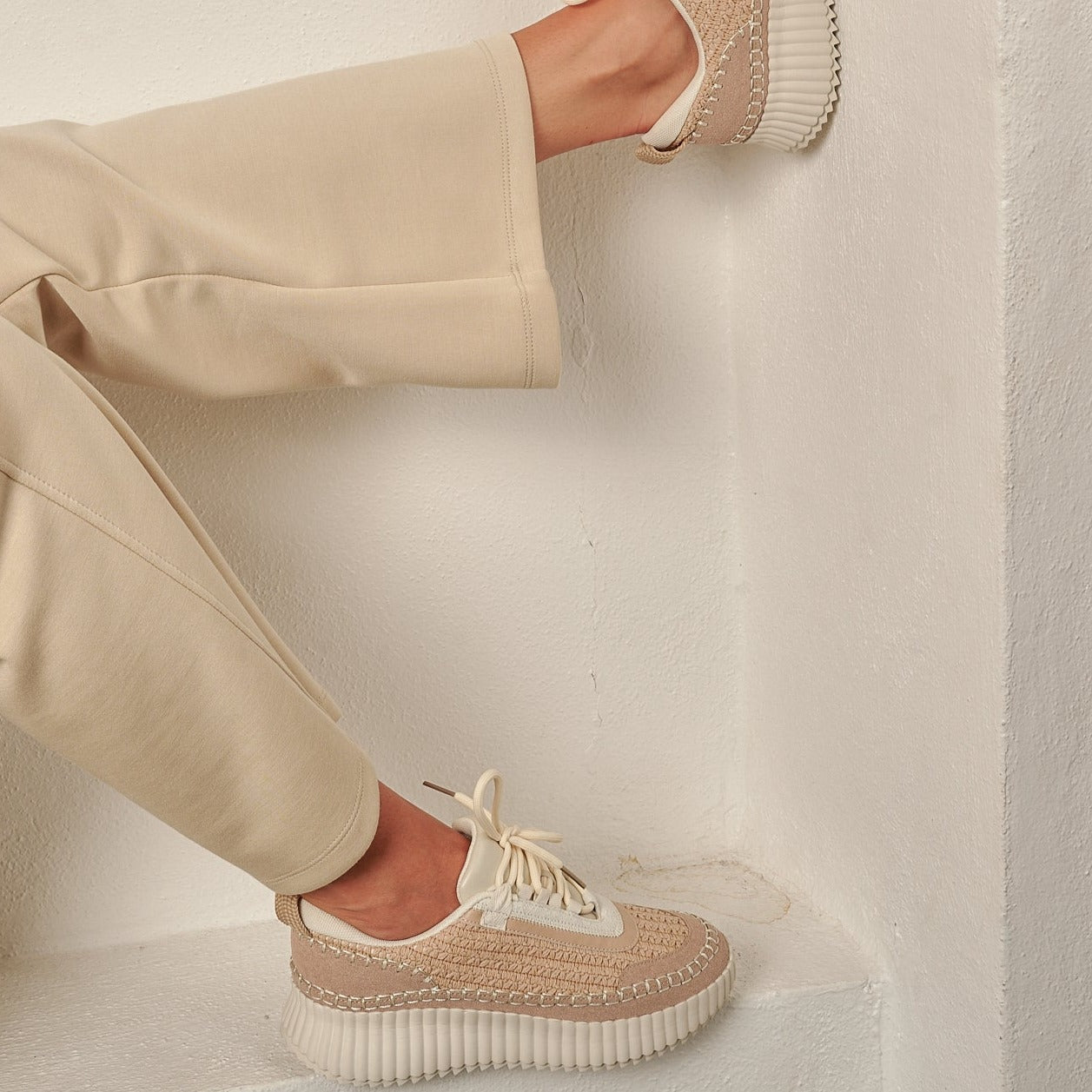 Adventure Beige Sneaker