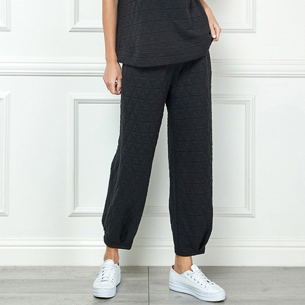 Quilted Long Tucked Black Pants