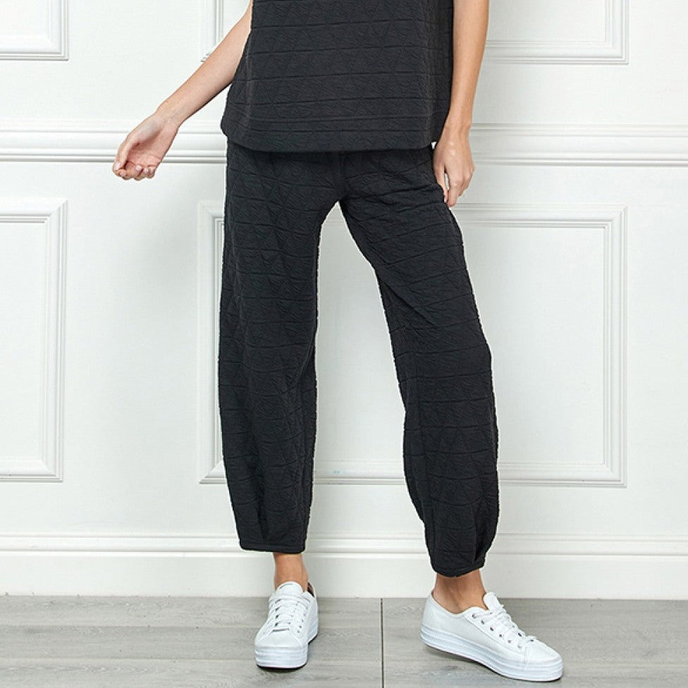 Quilted Long Tucked Black Pants