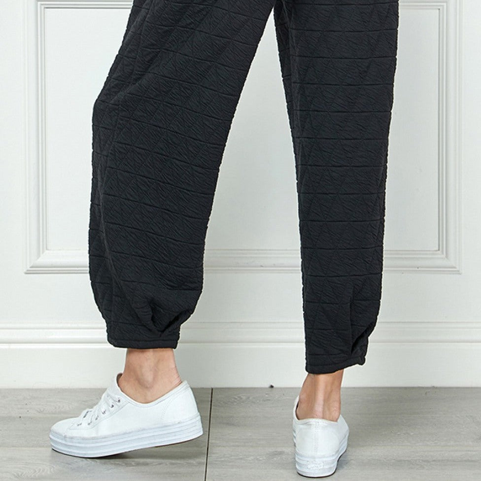Quilted Long Tucked Black Pants