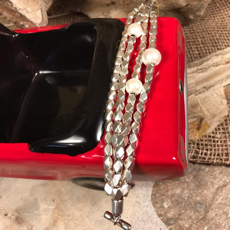 End Pearl Bracelet by UNOde50