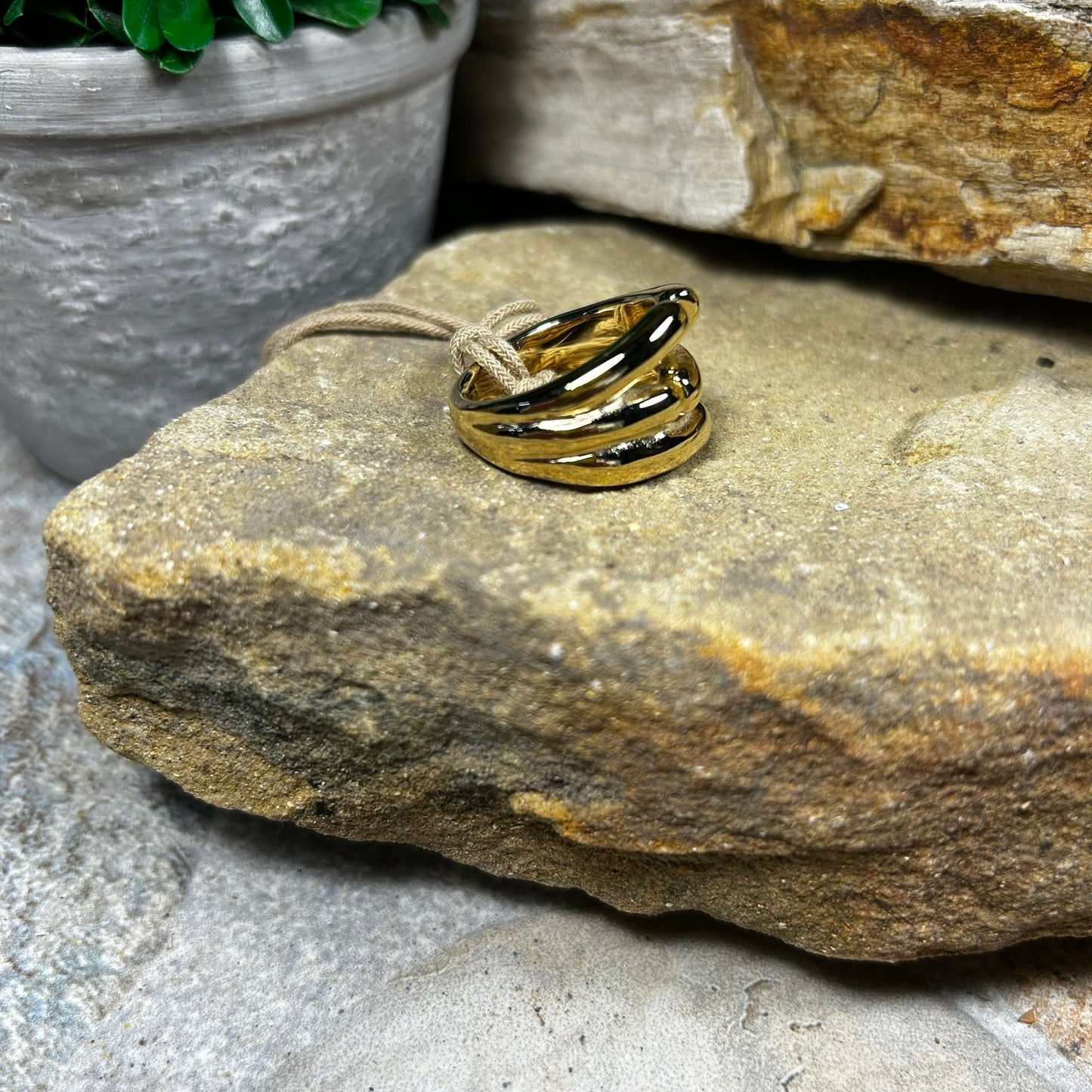 Gold Electrik Ring