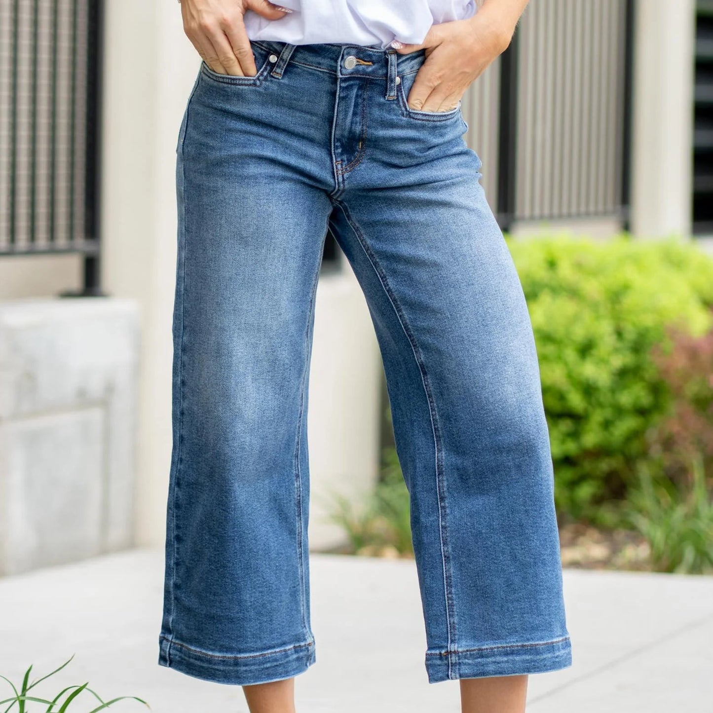Judy Blue Mid Rise Cropped Wide Leg Jeans