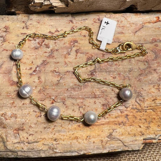 Loire Chain with Silver Freshwater Pearl Necklace