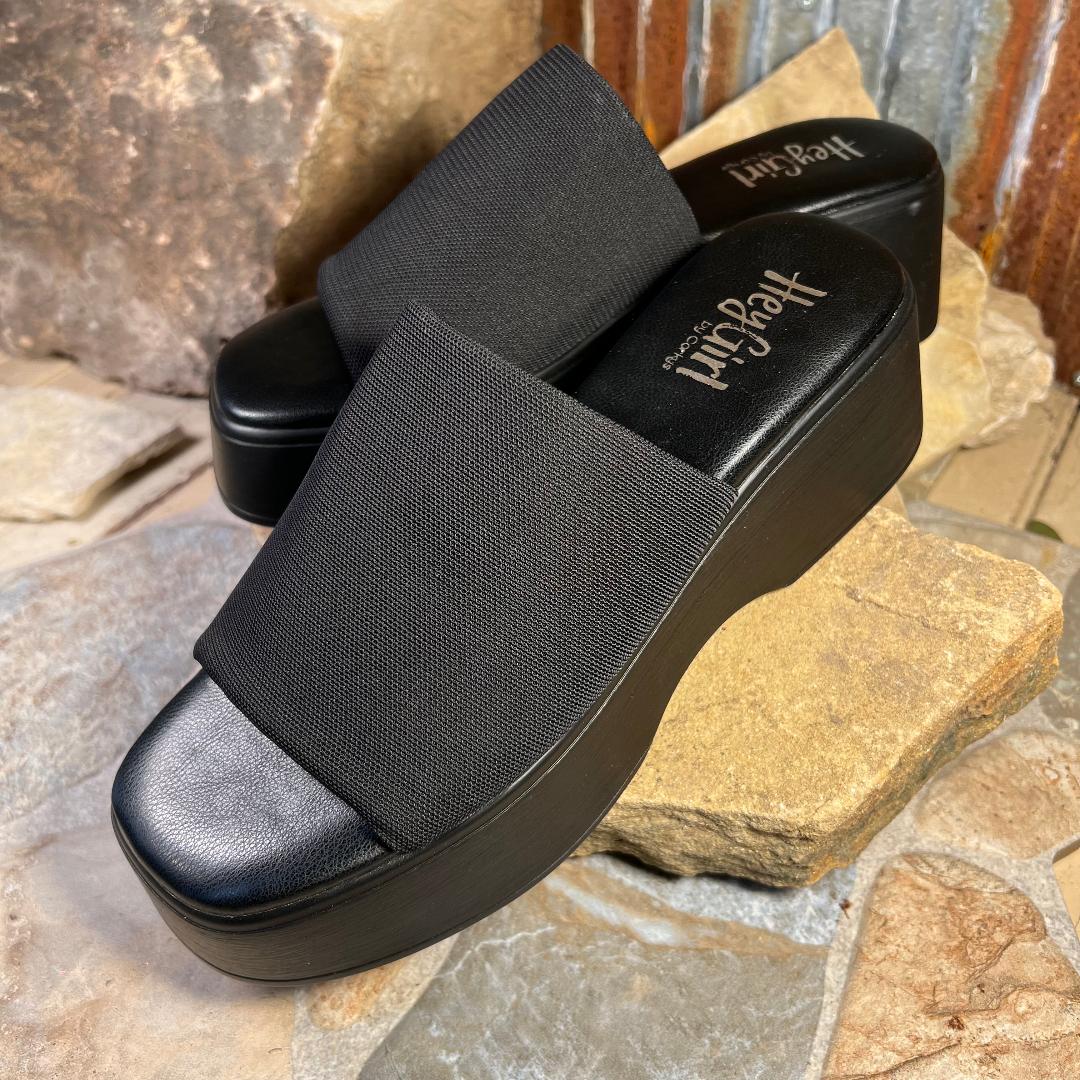 Totally Black Platform Sandal